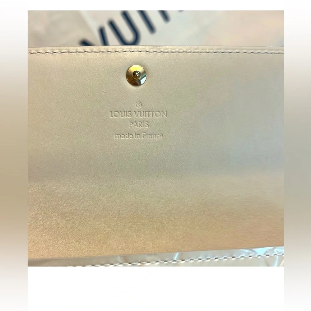 Louis Vuitton Glossy Beige Vernis Porte Wallet - Picture 5 of 15